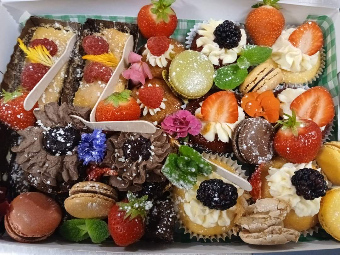 Cake platter gift box