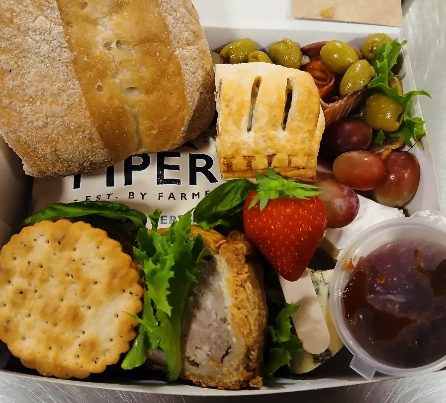 Charcuterie HamperoBox 9.95