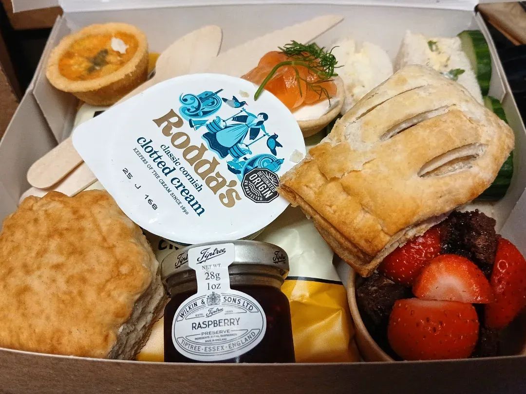 9.95 Afternoon Tea Picnic box 2
