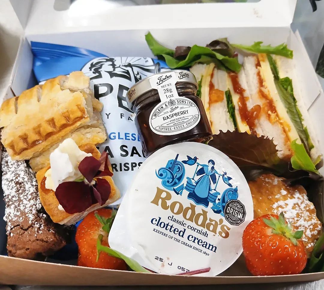 9.95 scone jam and cream picnic