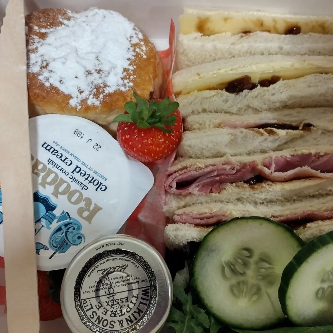 sandwich and scone
