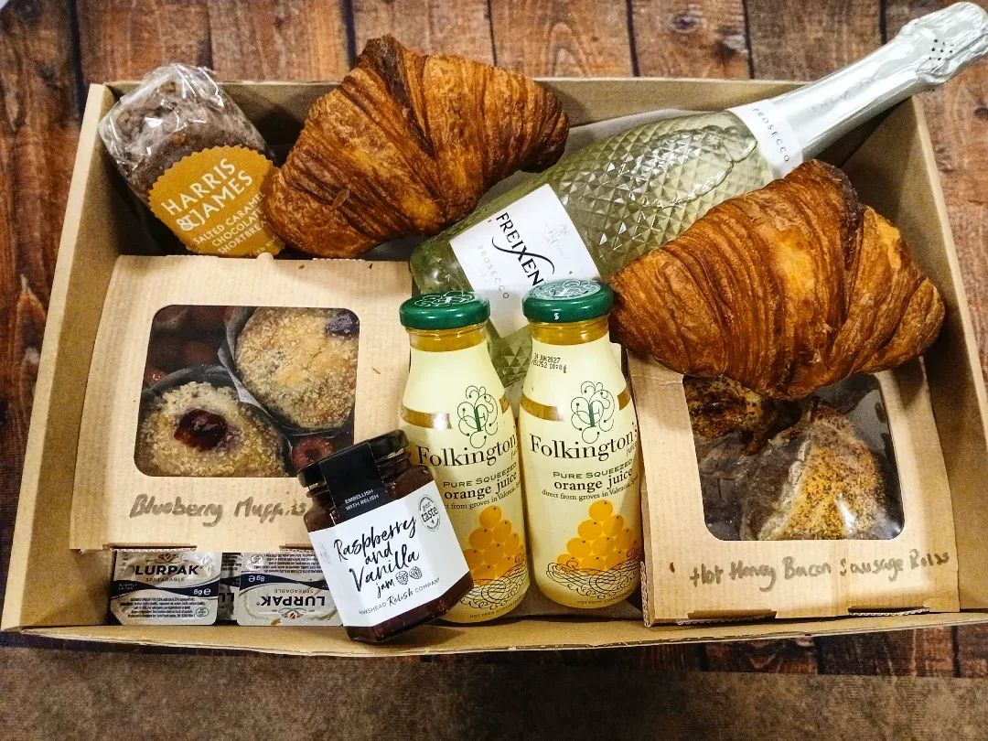 Brunch hamper tray