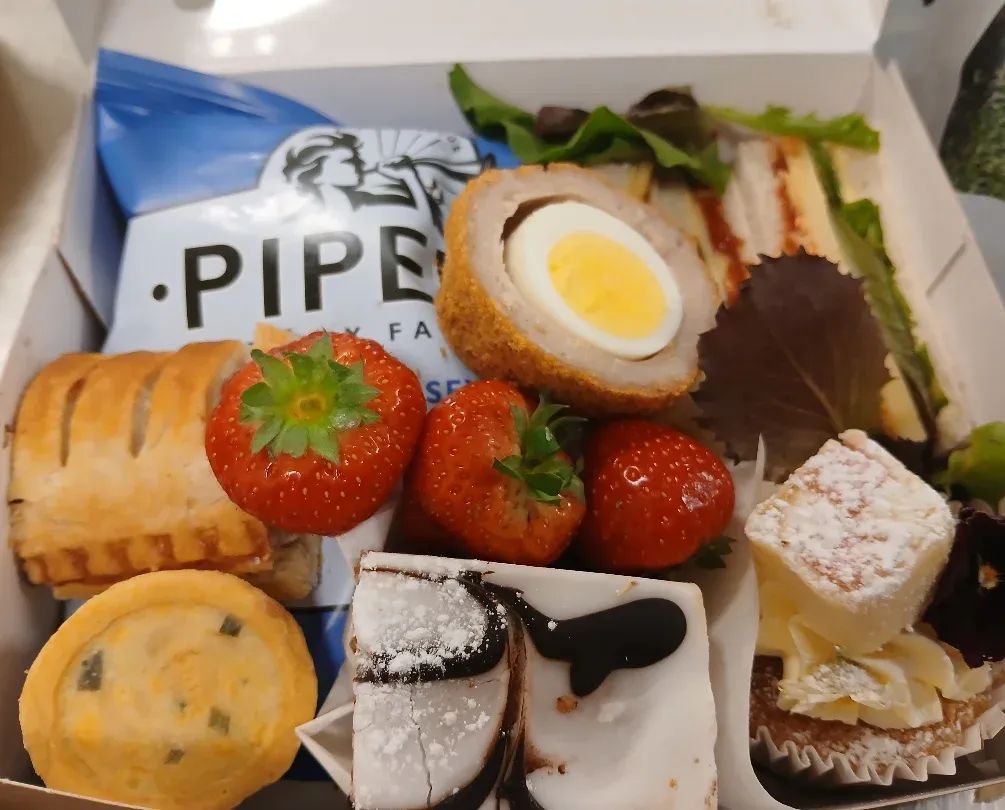 9.95 Posh Picnic box